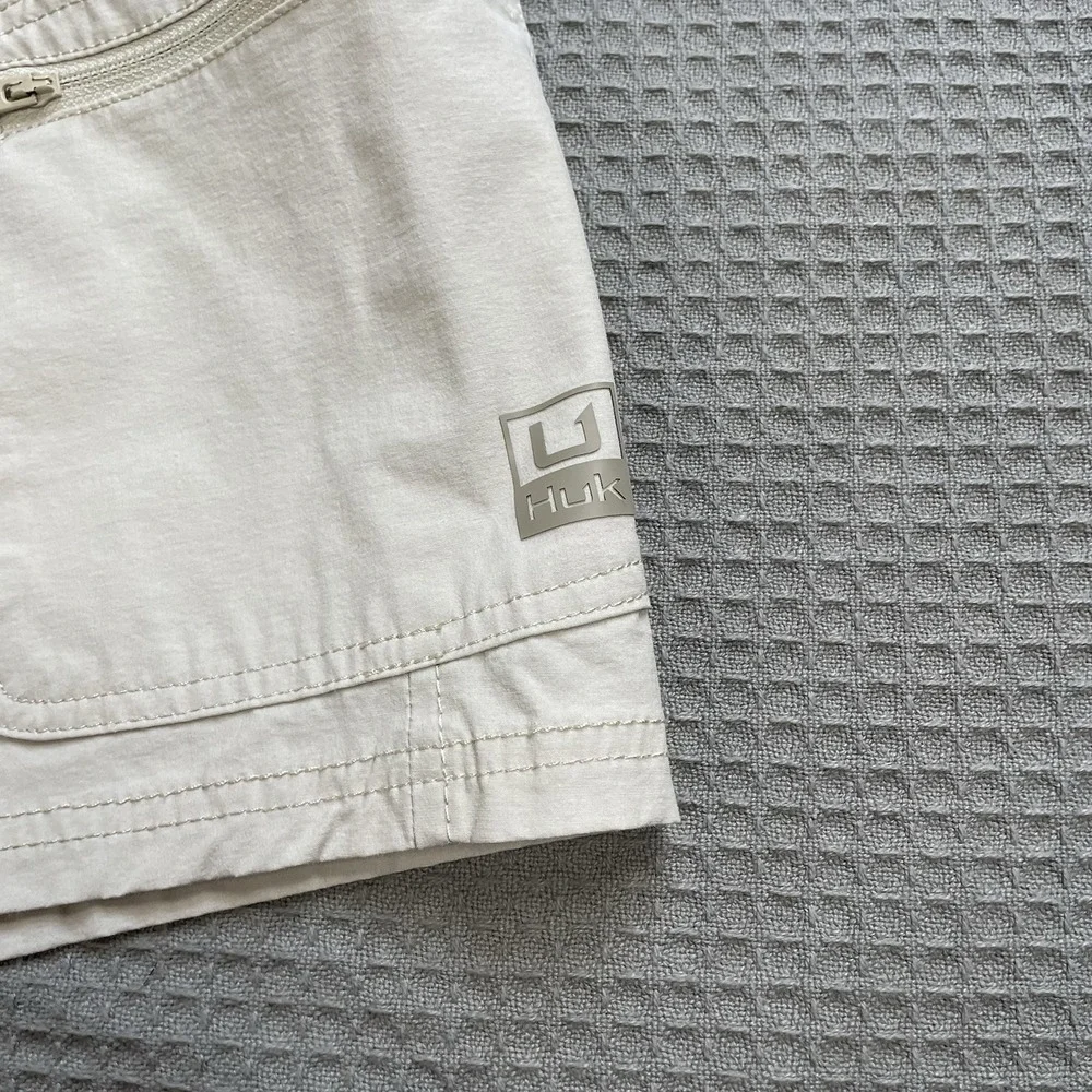 Huk Next Level 7 Fishing Shorts Medium Men's Khaki Stretch UPF Cargo